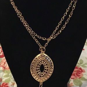 Necklace gold tone